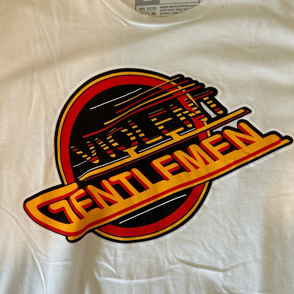 NWT VGHC Canucks - skate logo tee